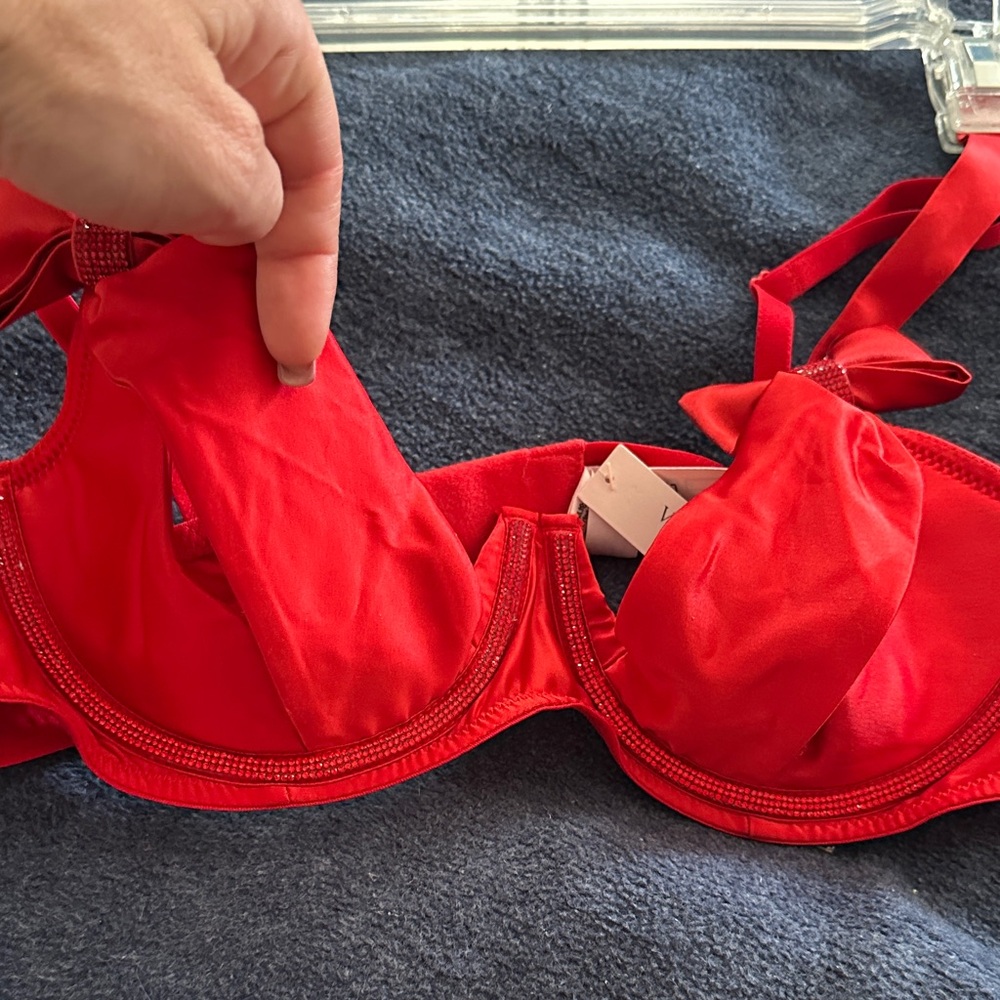 Victoria's Secret Red Bow Bra Set - Picture 5 of 5